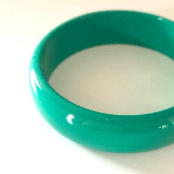 Vintage Lucite Acrylic Green Bangle Bracelet - Picture 2 of 5
